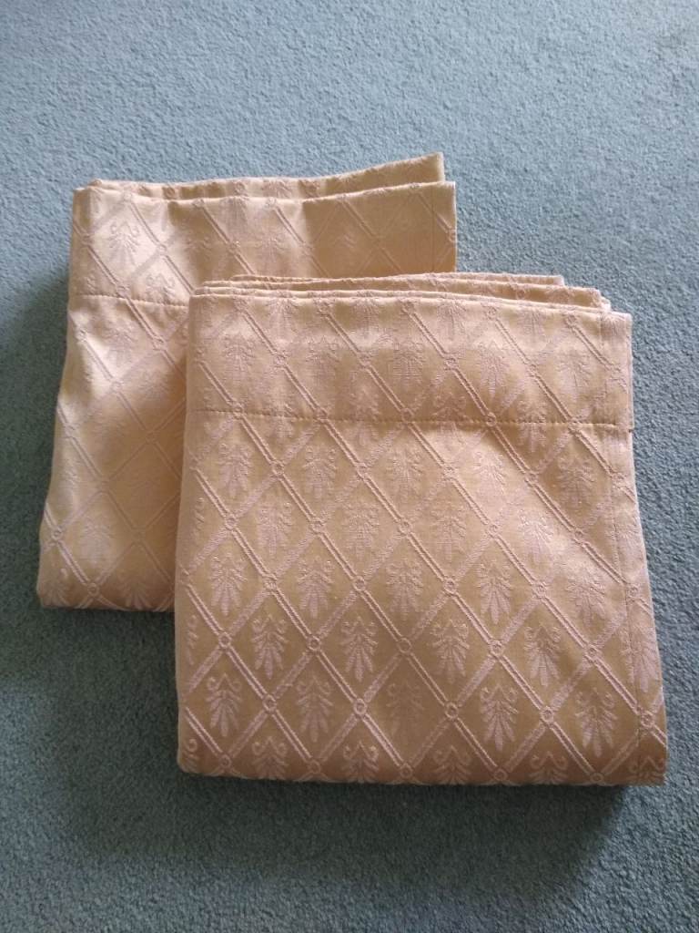 PAIR OF QUALITY ATTRACTIVE GOLD PENCIL PLEAT CURTAINS