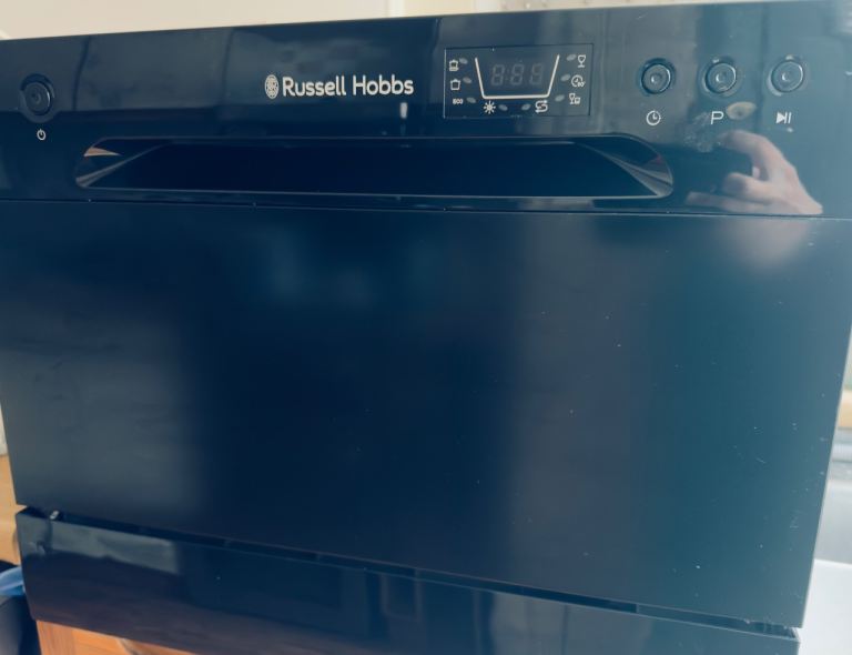 Russel Hobbs tabletop dishwasher. Excellent Condition! 1 year old. See description for bargain deal!