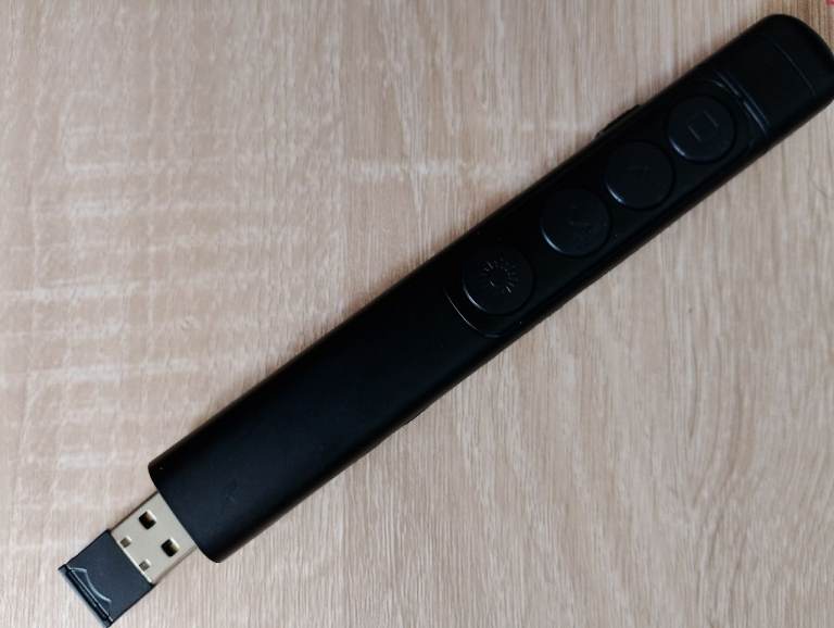 Slideshow clicker with laser - USB C port