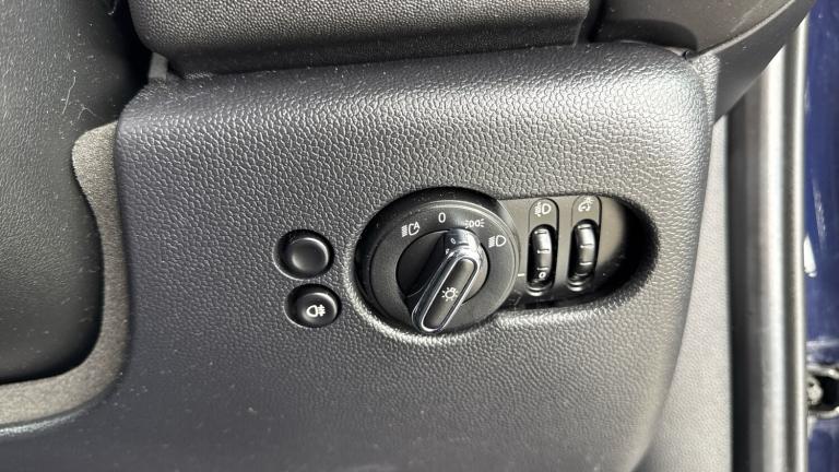 2021 MINI Hatch 1.5 Cooper Classic 5dr Auto [Comfort/Nav Pack] Petrol Hatchback Hatchback Petrol ...