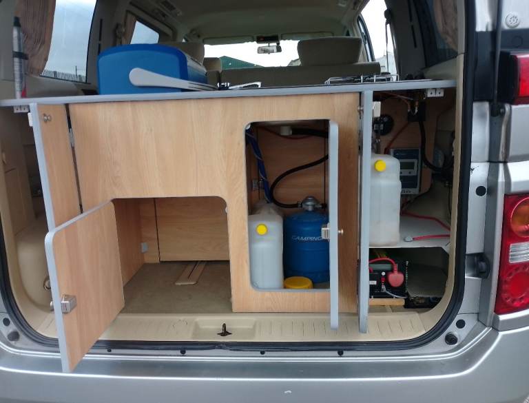 Nissan Elgrand camper, 2005, 2490 (cc)