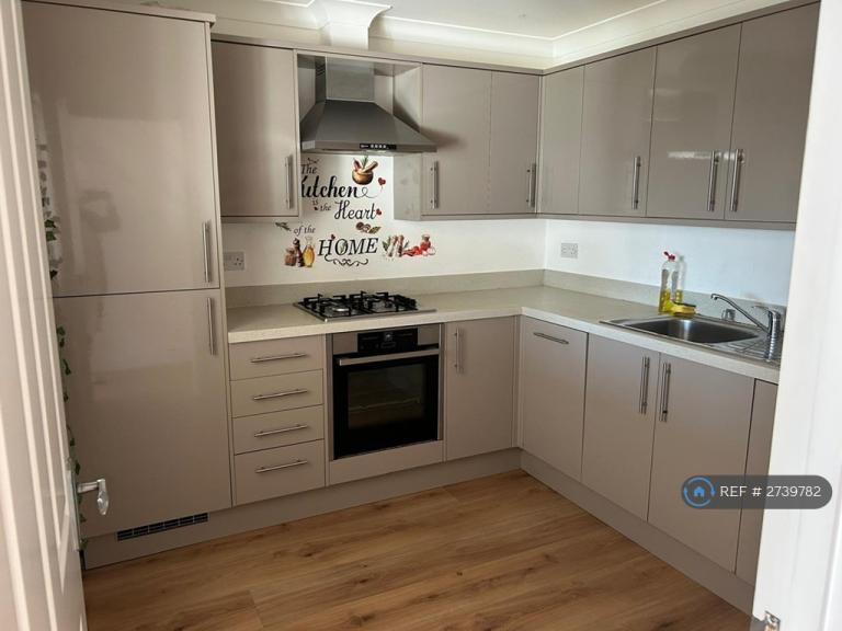1 bedroom flat in Dwight Road, Watford, WD18 (1 bed) (#2739782)