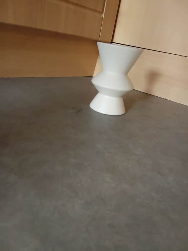 White Ceramic Hourglass Vase/Ornament – Good Condition