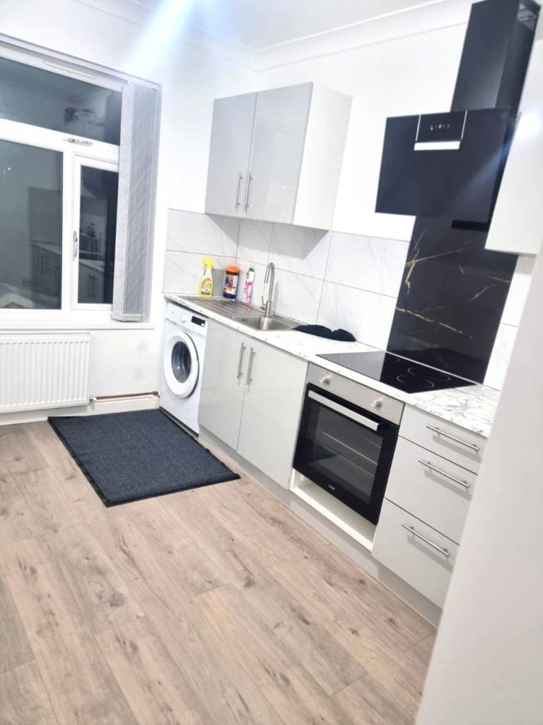  BRAND NEW 1 Twin Bed Room with Shared Kitchen and Bathroom