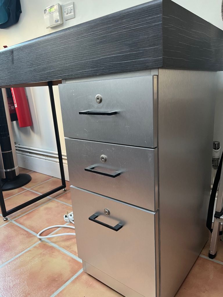 REM Florence Manicure Table 