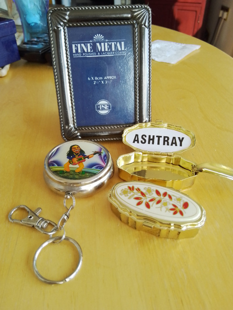 ASHTRAY x 3 AND SMALL PHOTO FRAME