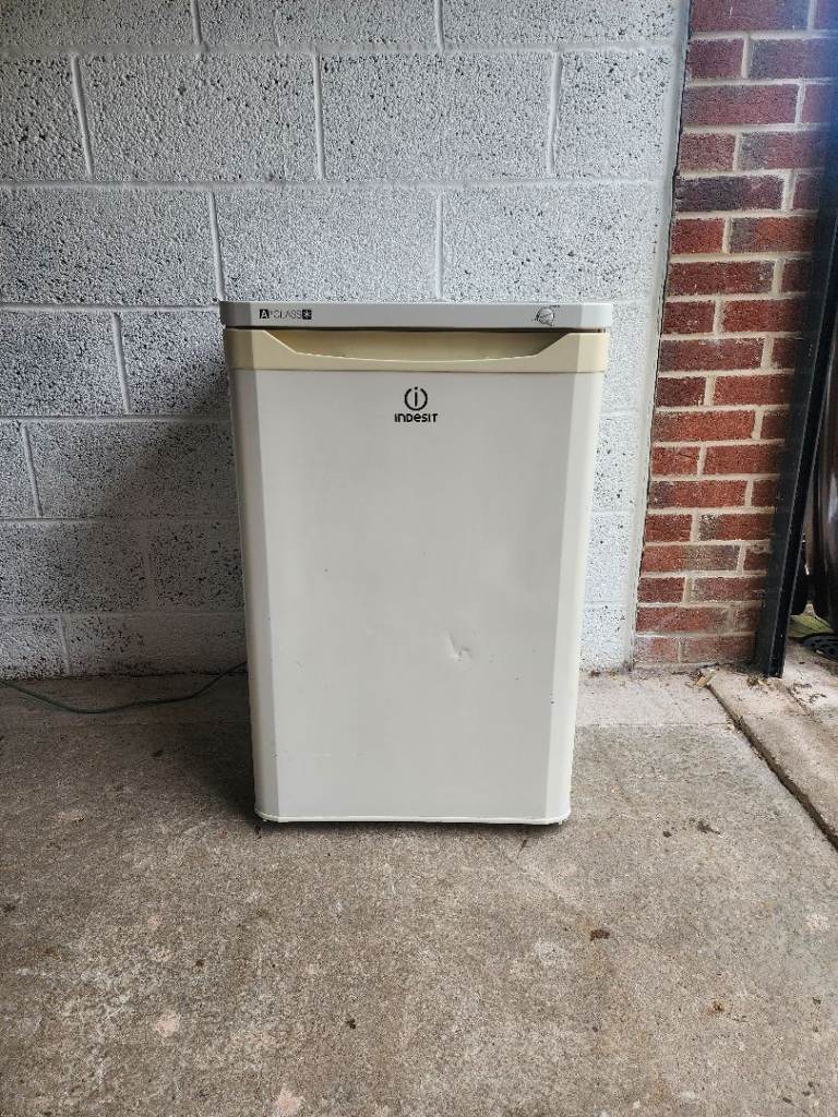 Indesit Freestanding Freezer with 3 Drawers – Good Condition