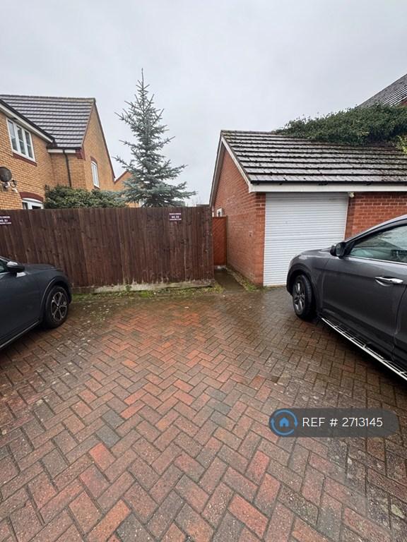 2 bedroom flat in Chequers Close, Corby, NN18 (2 bed) (#2713145)