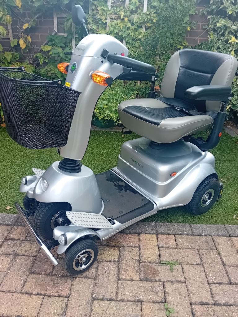 Quingo Classic Mobility Scooter – Silver, Good Condition