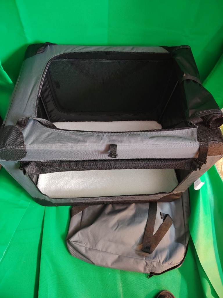Brand new in box Fabric Pet Carrier in Grey 30in x 21in x 21in RRP £80