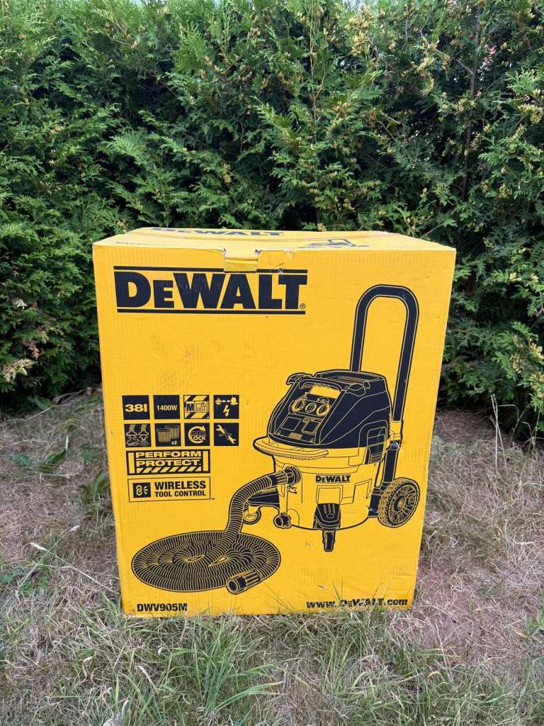 Brand New DeWalt DWV905M M-Class Wet/Dry Dust Extractor