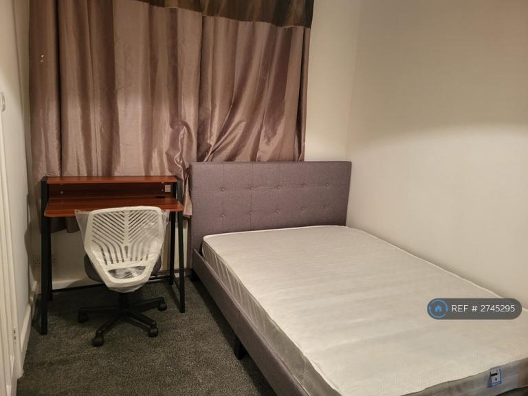 1 bedroom in Castle Road, Chatham, ME4 (#2745295)