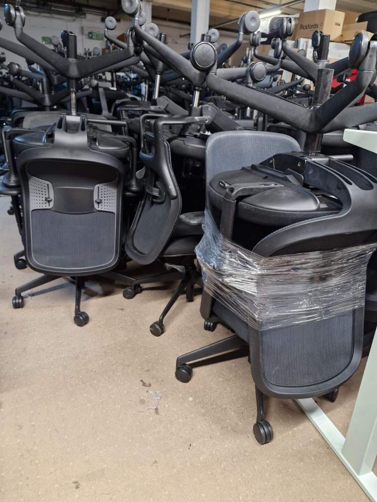 Herman miller aeron and steelcase leap v2 ergonomic chair (20 available)