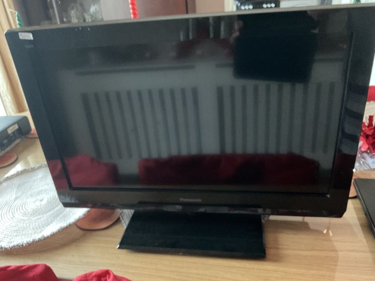 Can Be Delivered - Panasonic Viera TX-L24C3B 24" 720p HD LCD Television