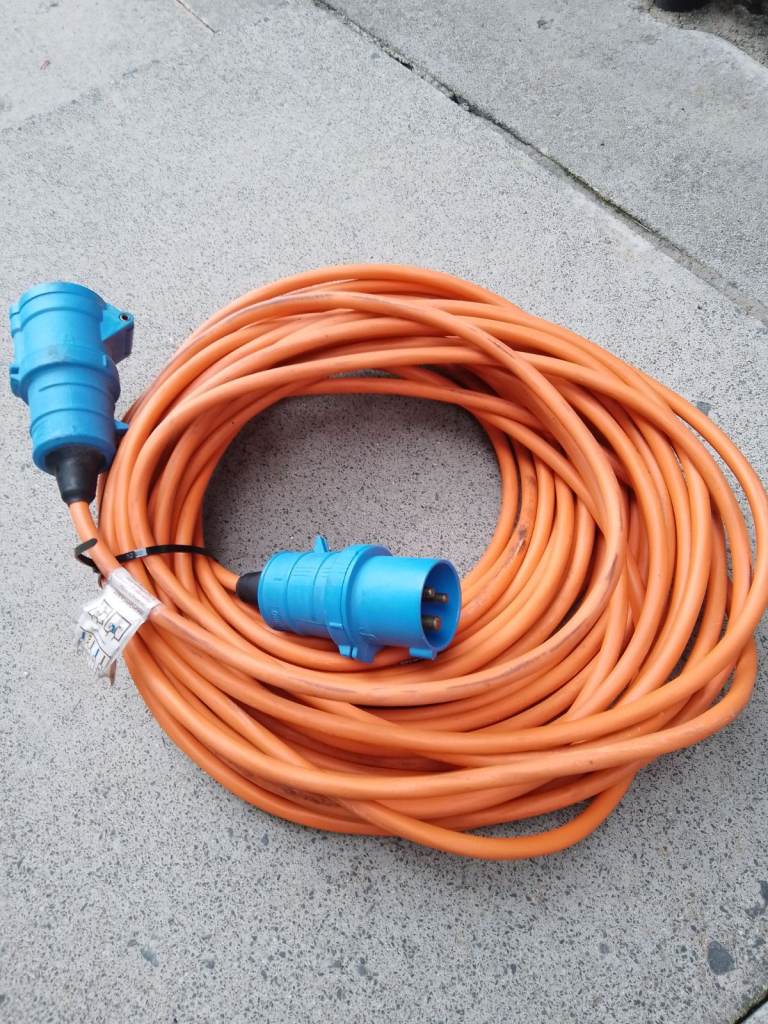 Caravan hookup cable