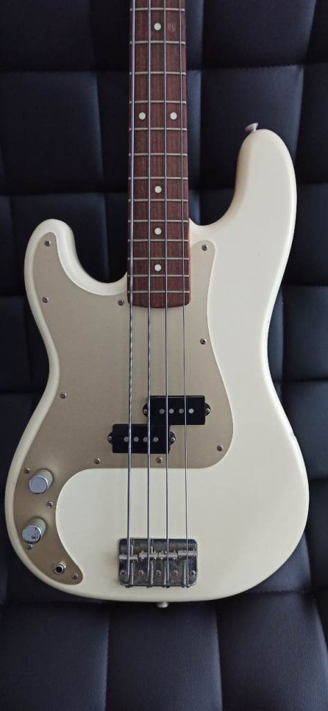 Fender Squier Japan 1980's P bass. Rare left-handed medium-scale 