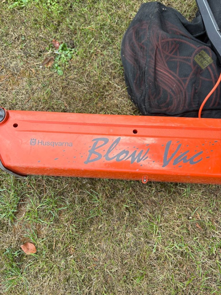 LEAF BLOWER