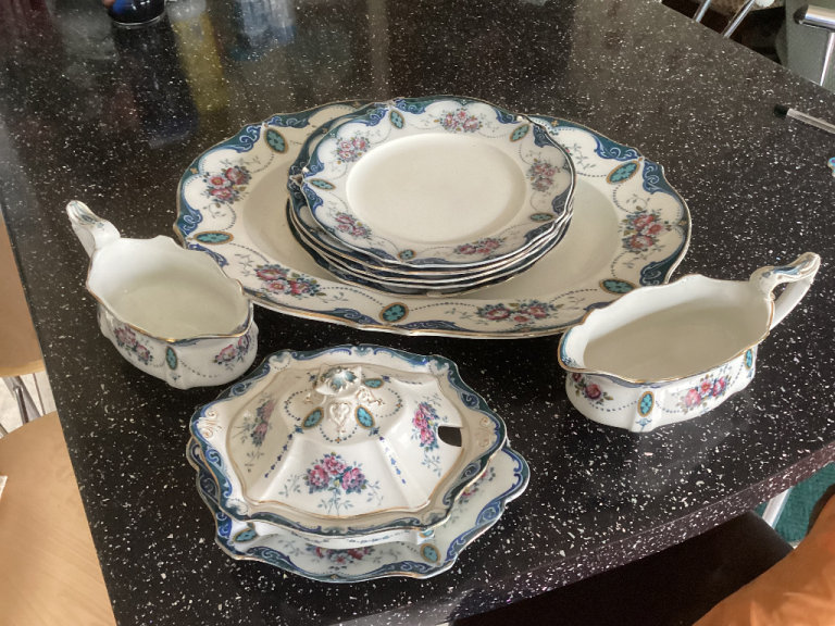 Albion pottery dinner set Loraine pattern 