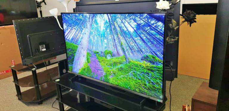 TOSHIBA 50QF5D53DB 50" QLED 4K HDR10 DOLBY VISION QUAD CORE FIRE TV with Built in sub