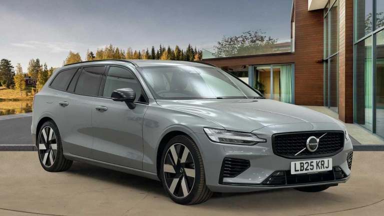 2025 Volvo V60 Ultra, T8 AWD Plug-in hybrid, Electric/Petrol, Dark ESTATE Petrol/Electric Hybrid ...