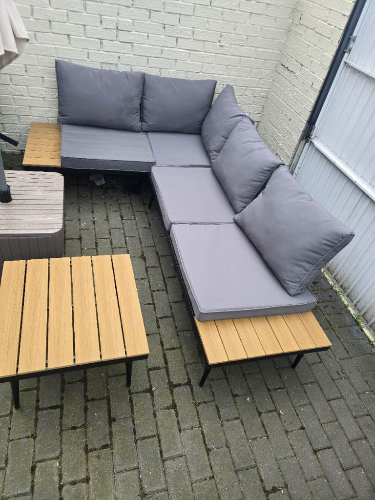Garden Corner Seating and Table