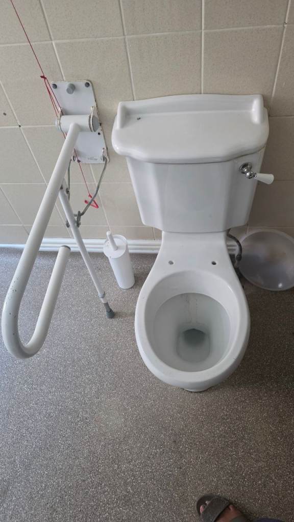White Toilet and Grab Rails – Good Condition