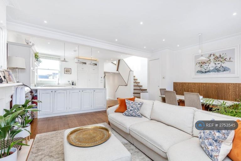 3 bedroom flat in Wandsworth Bridge Road, London, SW6 (3 bed) (#2753545)