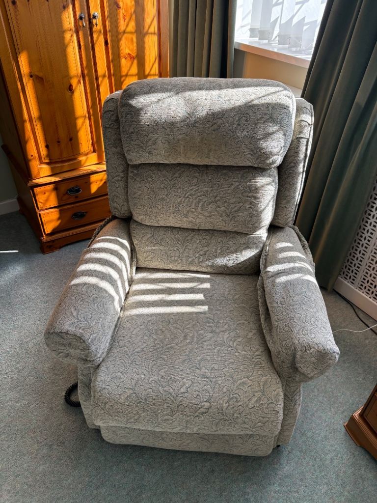 Rise and recline chair