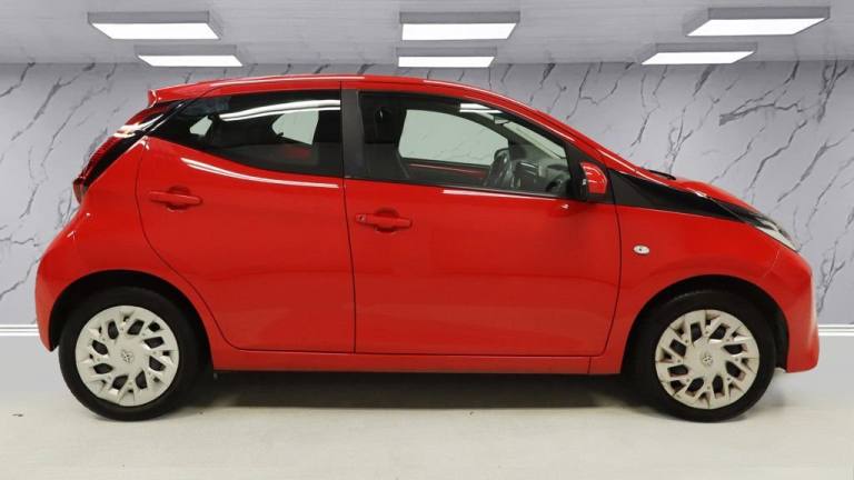 2021 Toyota AYGO 1.0 VVT-i x-play Hatchback 5dr Petrol Manual Euro 6 (s/s) (71 ps) 1 OWNER F Hatc...