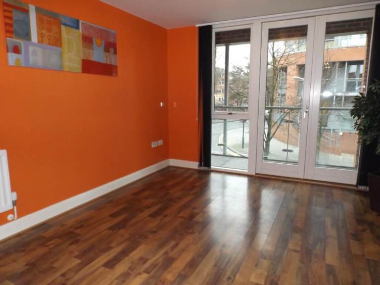 Modern 1 bedroom unfurnished apartment in popular Park Central area near City Centre