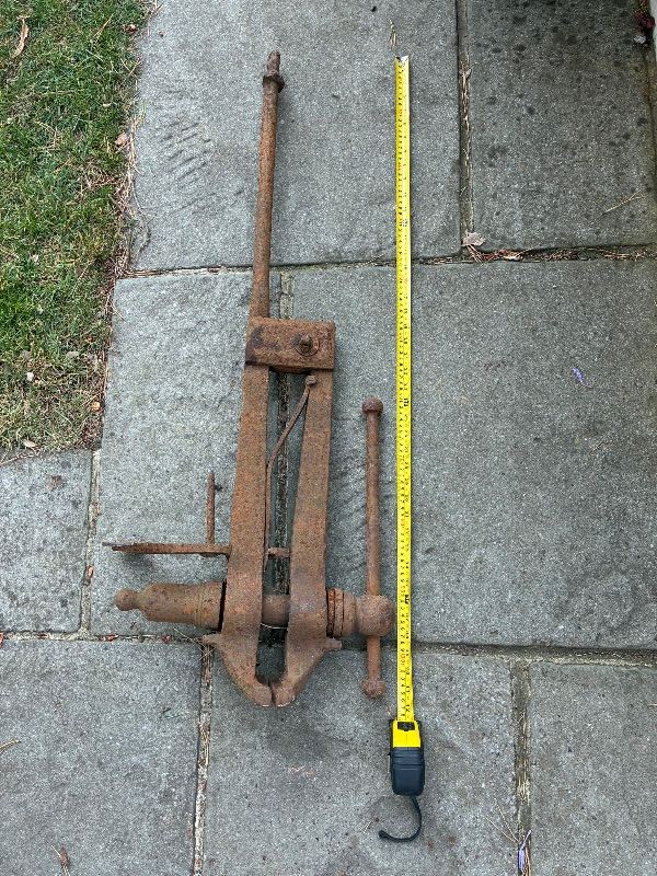 Large Vintage Metal Leg Vice for Workbench – Rusty, Solid Condition