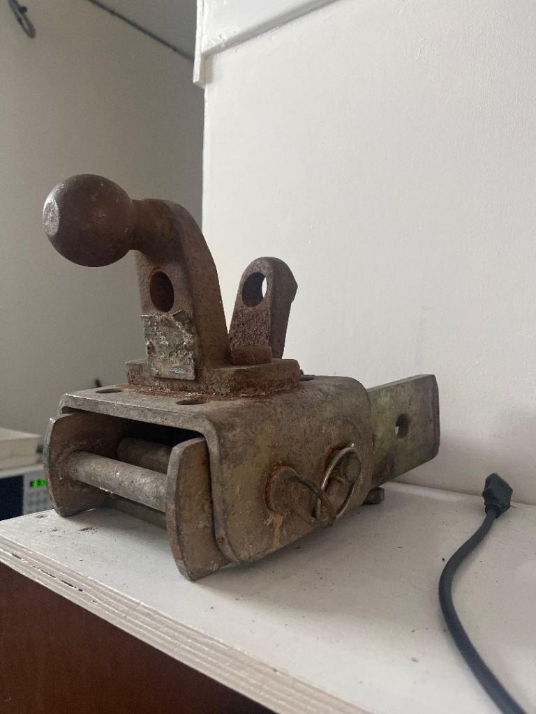 Dixon-Bate adjustable height tow hitch assembly