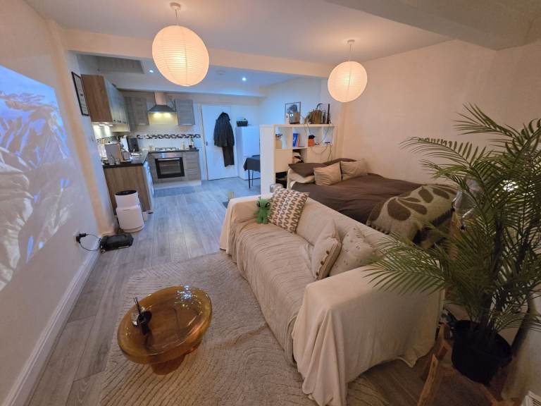 BRIGHT and AIRY, newly REFURBISHED STUDIO in the heart of HARROW HA3, AVAILABLE NOW