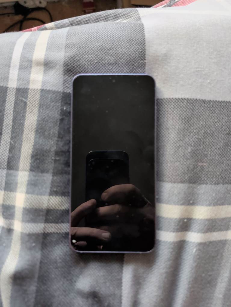 Samsung galaxy s24 with 5G and 256 hd 