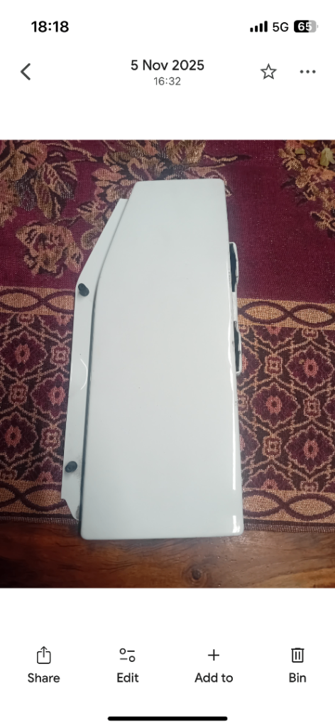 Mercedes sprinter fuel flap