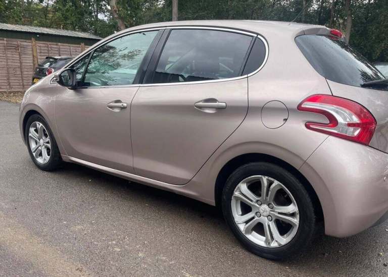 2014 Peugeot 208 1.2 VVT ALLURE  HATCHBACK Petrol Manual
