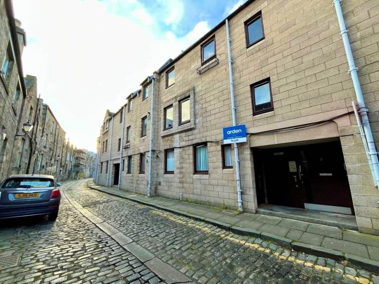 1 Bedroom flat, Atholl Crescent Lane, West End