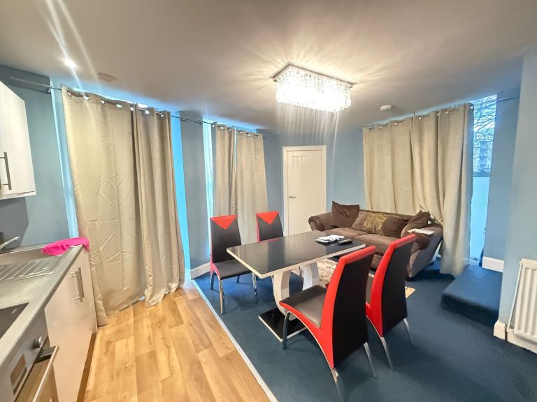 4 Bedroom Main Door Flat to Let Near Ocean Terminal