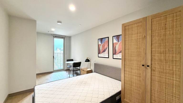 AVAILABLE NOW: Modern Studio, Bills Inc, Near Feltham Station
