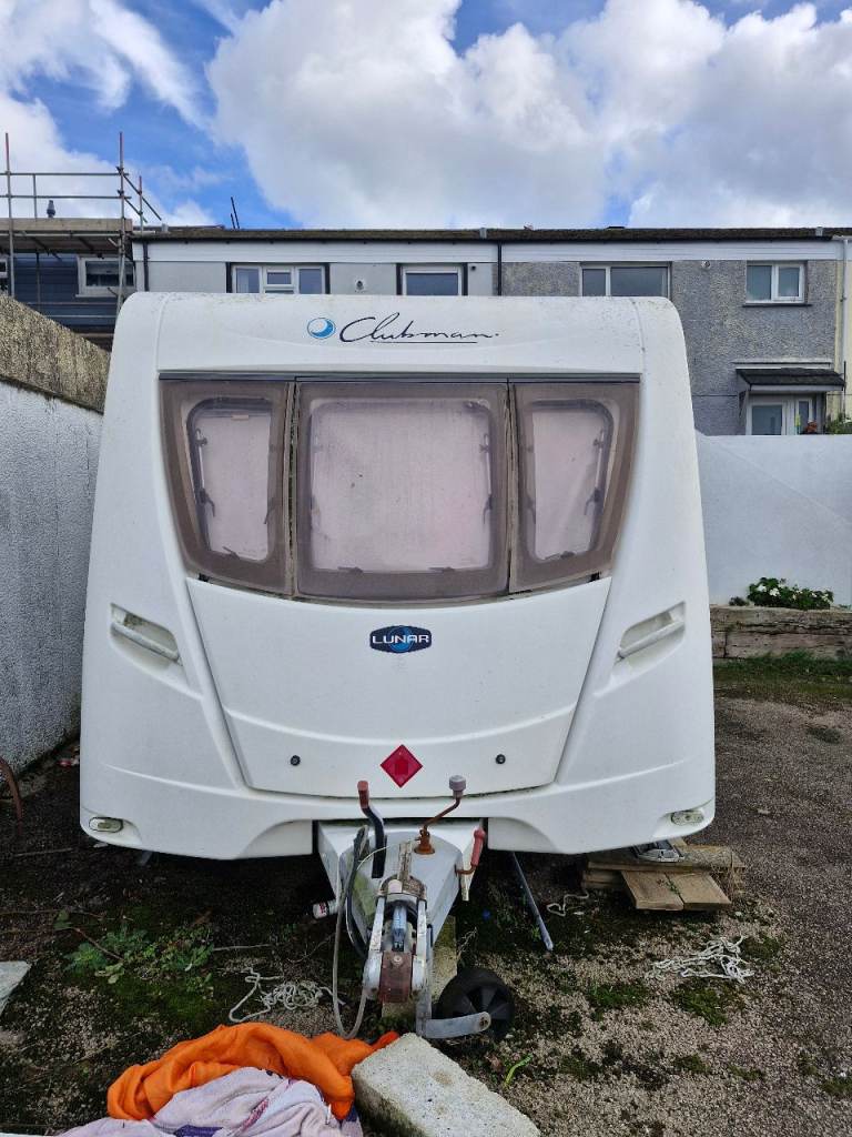 2005 Lunar Clubman 470/2 2 Berth Caravan – Shower, Toilet, Fridge & Heating