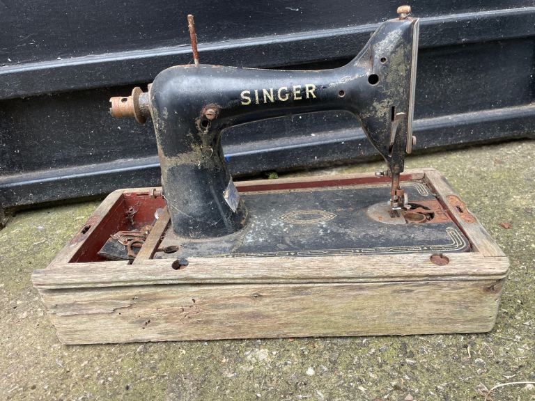 Singer Sewing Machine 