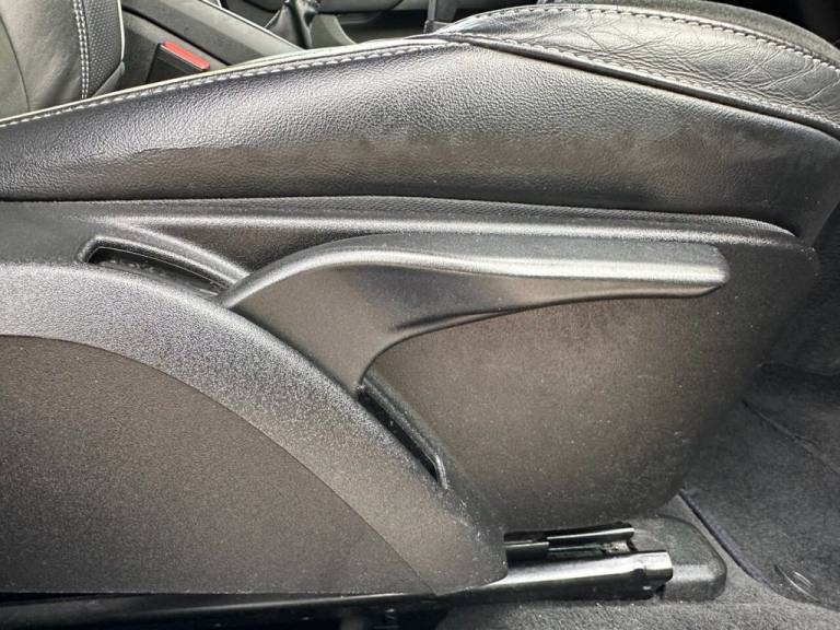 2016 Volvo V40 2.0 D2 R-Design Nav Hatchback 5dr Diesel Manual Euro 6 (s/s) (120 ps) Hatchback Di...