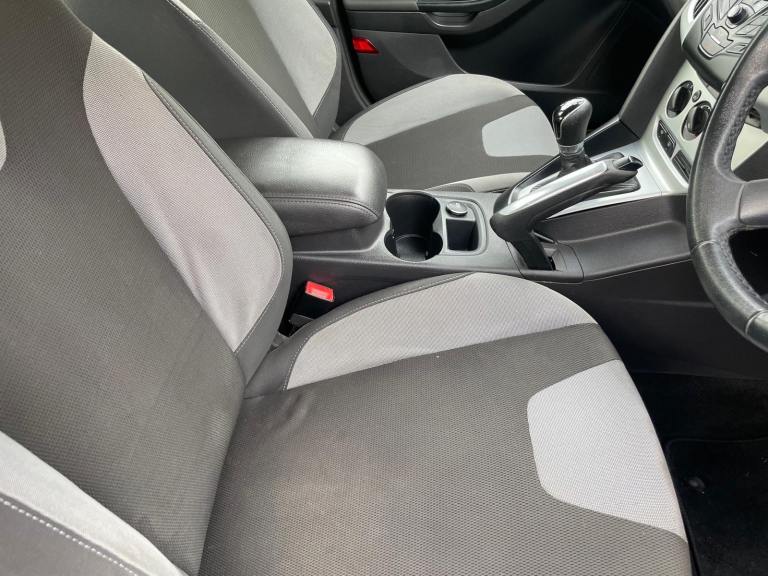 FORD FOCUS 1.6 ZETEC 11 REG BLACK 5 DOOR TIMING BELT REPLACED MOT JULY 2026 LOW INSURANCE 45+MPG