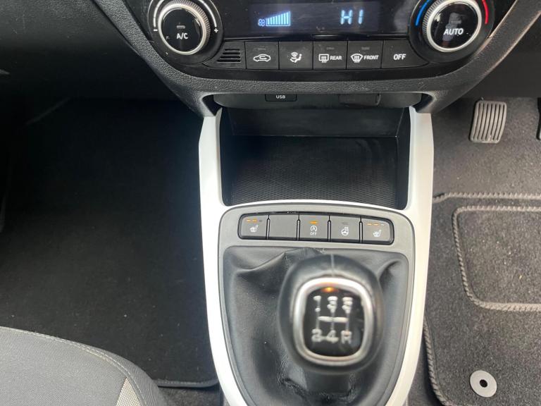 2022 Hyundai i10 1.0 Premium Euro 6 (s/s) 5dr HATCHBACK Petrol Manual