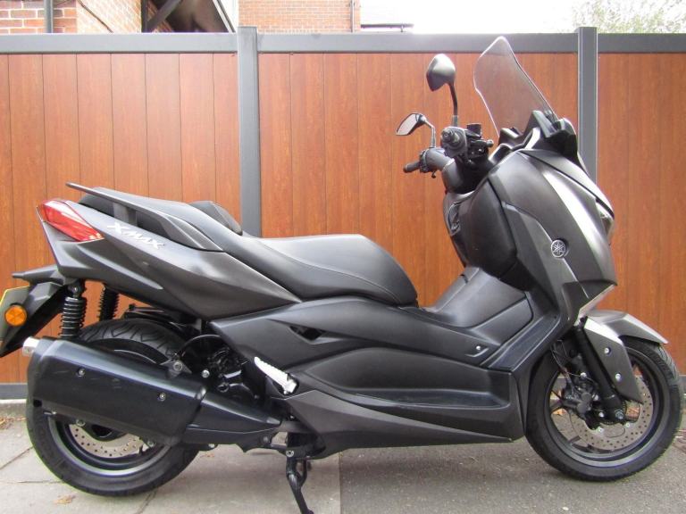 Yamaha X-Max 300 * 600 MILES FROM NEW * SATIN GREY * BEST COLOUR * 