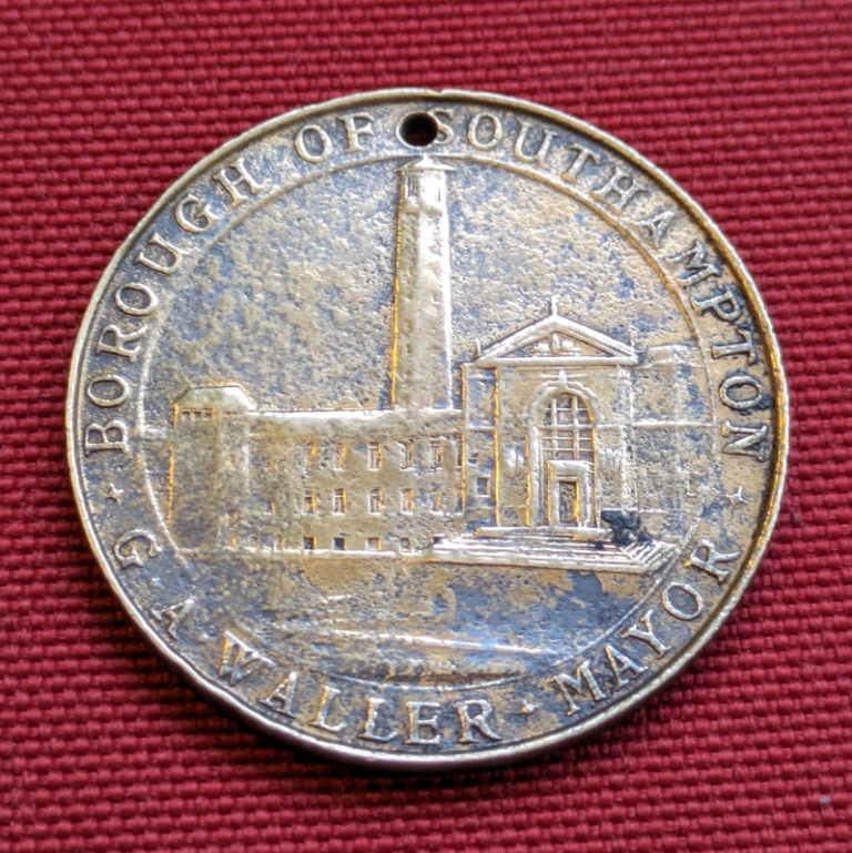 1935 SOUTHAMPTON George V silver jubilee coin medallion