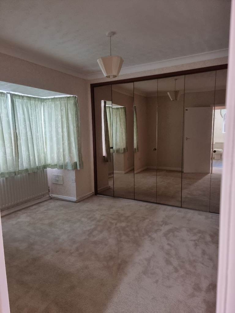 Beautiful 3-Bedroom House – Walk to Elizabeth Line!