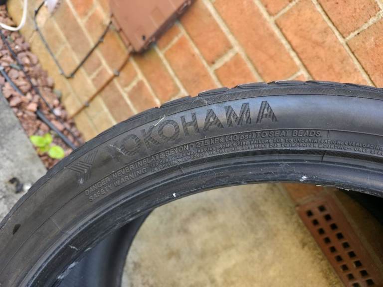 4x Used Yokohama BluEarth Winter V905 (Winter Tyre) 295/35 R21 V (107)