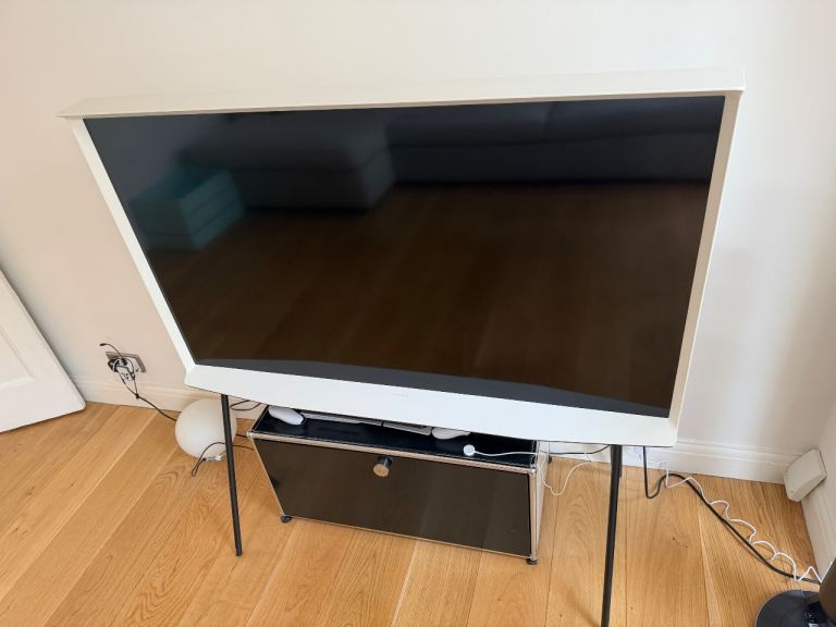 Samsung Serif QE55LS01RAU  (Panel stays black)