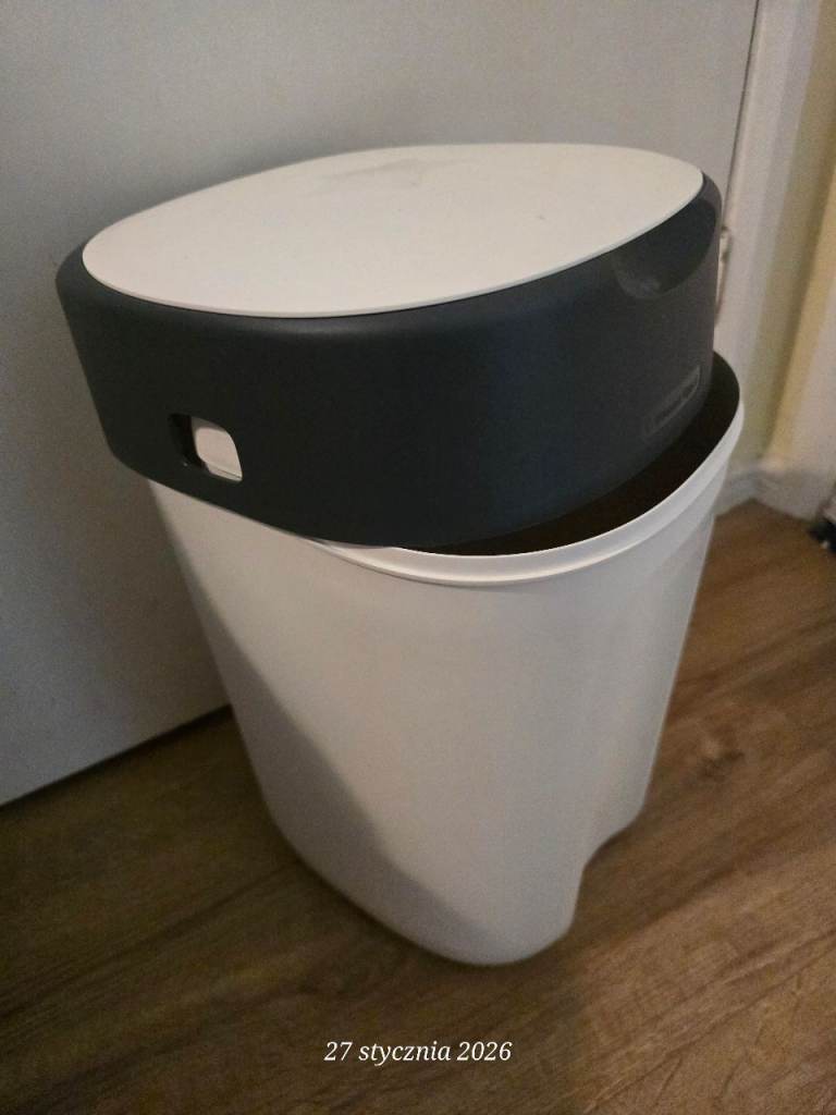Tommee Tippee Twist & Click nappy bin.